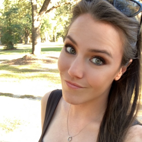 Meet your Posher, Karleigh - Picture 2 of 2